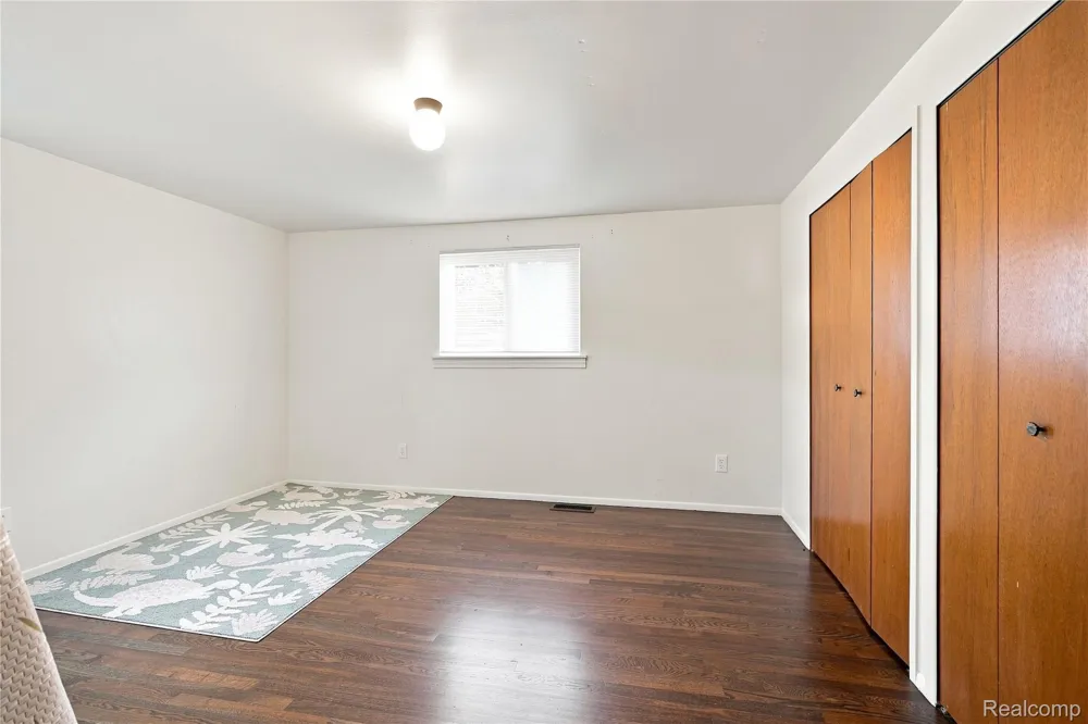 33011 Crestwell Drive Sterling Heights City, MI 48310