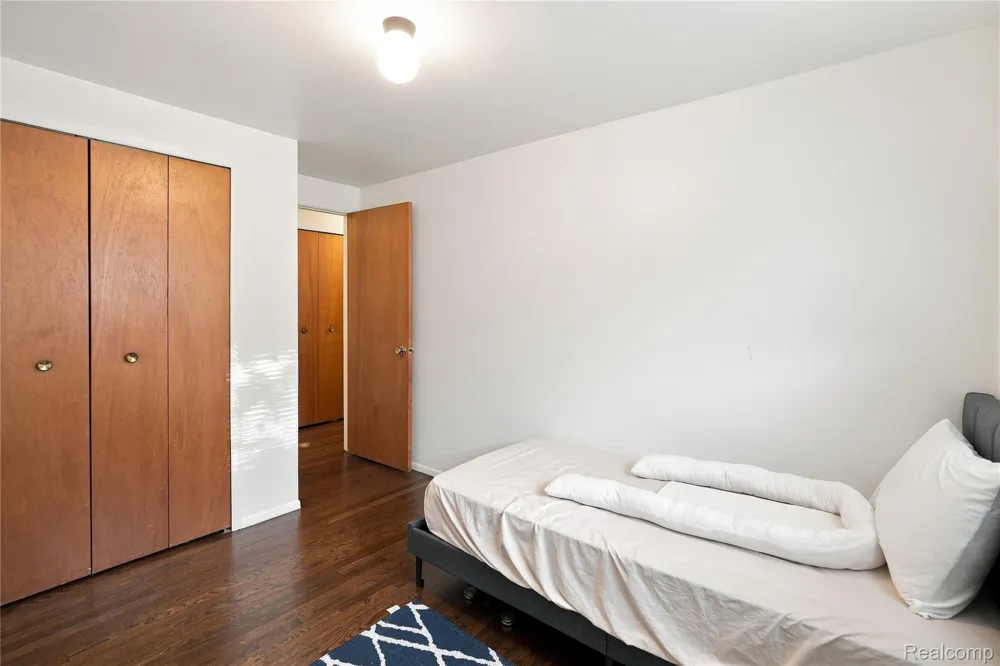 33011 Crestwell Drive Sterling Heights City, MI 48310