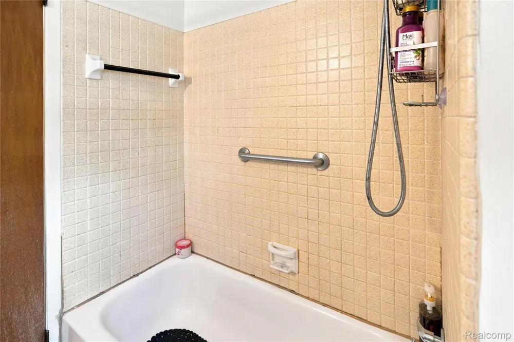 33011 Crestwell Drive Sterling Heights City, MI 48310