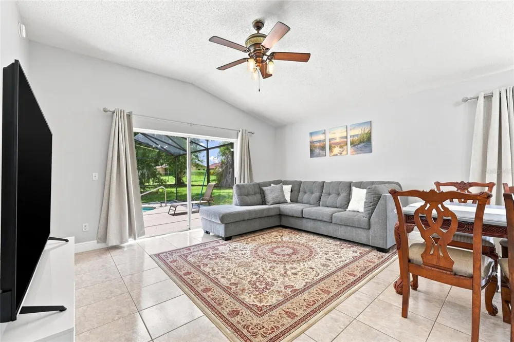2537 CHATHAM CIRCLE Kissimmee, FL 34746