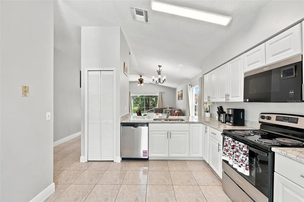 2537 CHATHAM CIRCLE Kissimmee, FL 34746