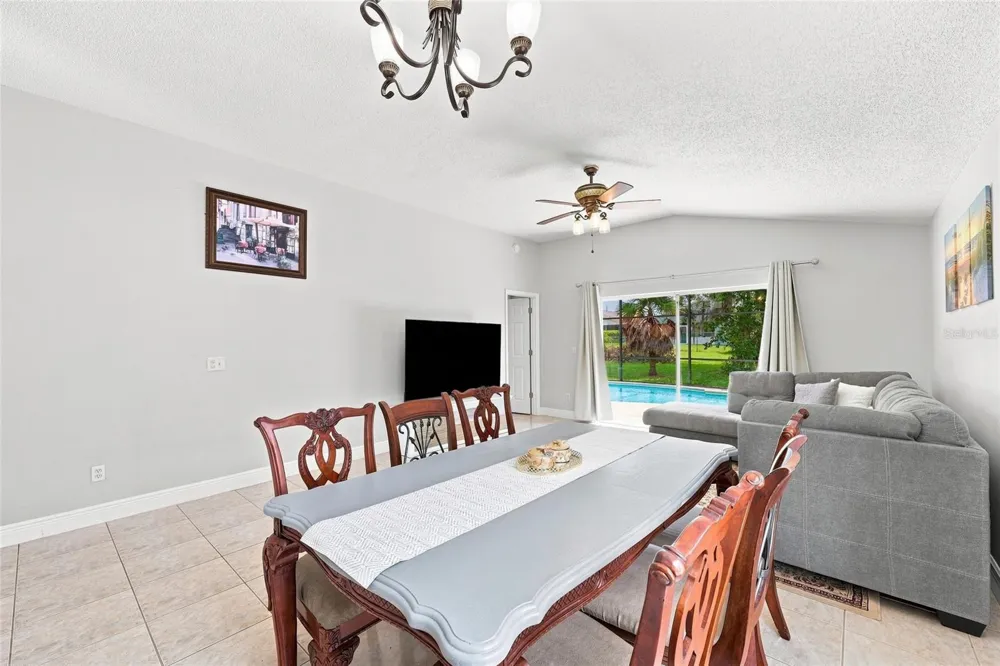 2537 CHATHAM CIRCLE Kissimmee, FL 34746