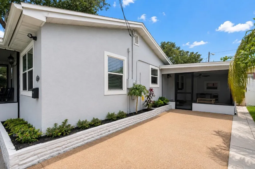 8912 40TH STREET Tampa, FL 33604