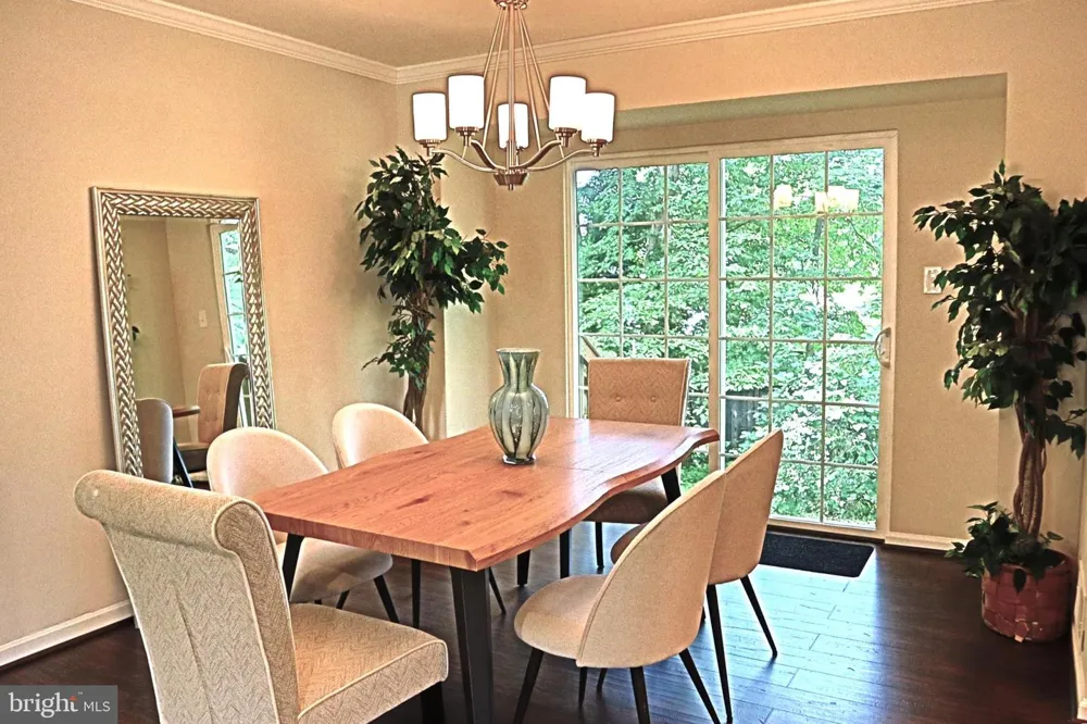 1289 BARTONSHIRE WAY Potomac, MD 20854