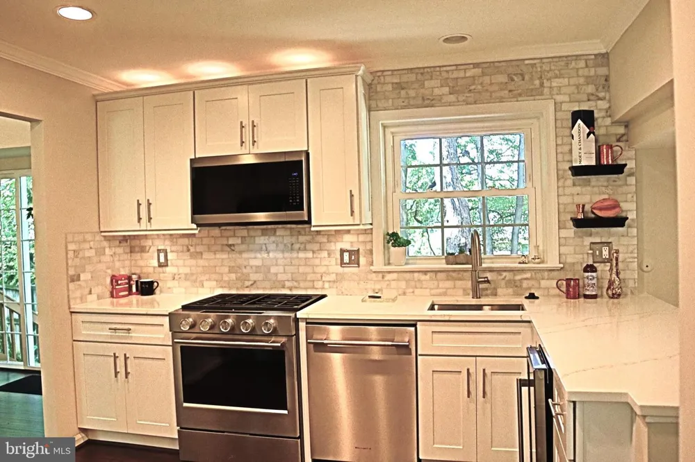 1289 BARTONSHIRE WAY Potomac, MD 20854