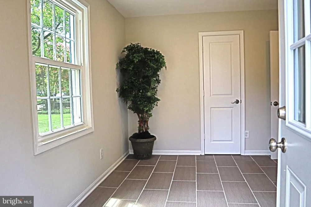 1289 BARTONSHIRE WAY Potomac, MD 20854