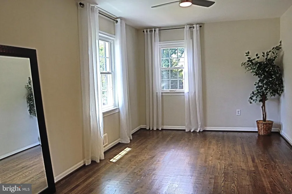 1289 BARTONSHIRE WAY Potomac, MD 20854