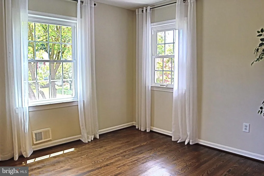 1289 BARTONSHIRE WAY Potomac, MD 20854