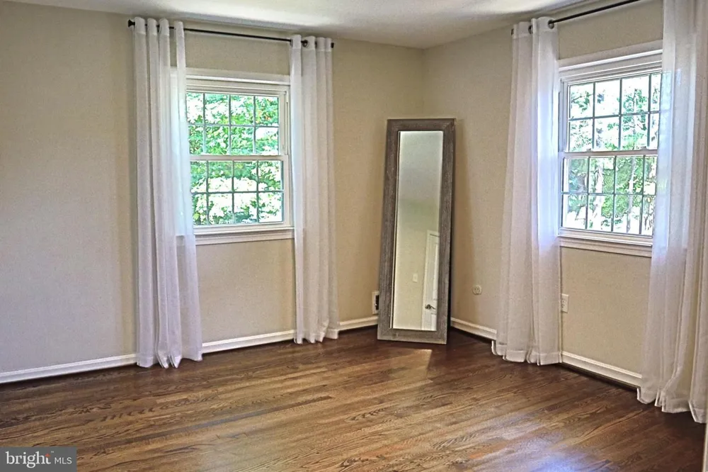 1289 BARTONSHIRE WAY Potomac, MD 20854