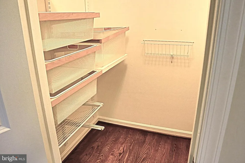 1289 BARTONSHIRE WAY Potomac, MD 20854