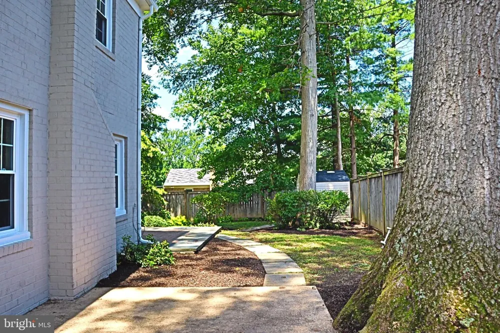1289 BARTONSHIRE WAY Potomac, MD 20854