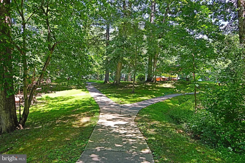 1289 BARTONSHIRE WAY Potomac, MD 20854
