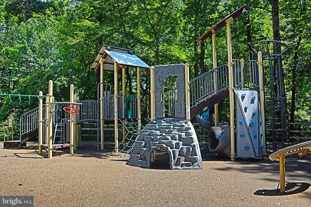1289 BARTONSHIRE WAY Potomac, MD 20854