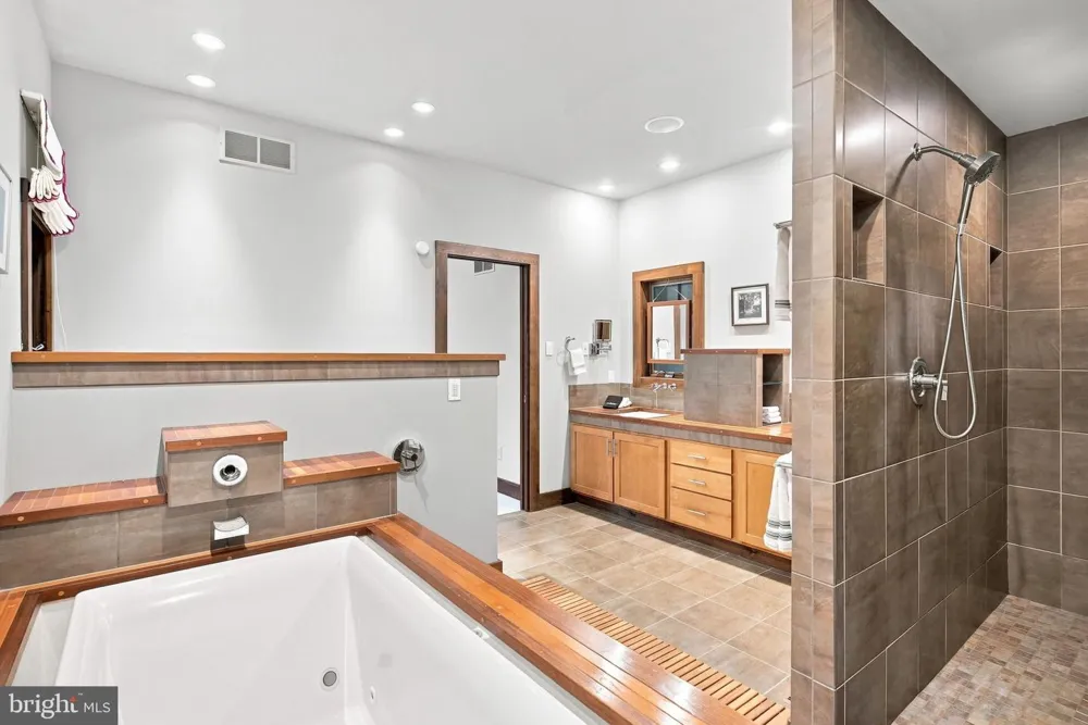 1741 HILLTOP ROAD Spring City, PA 19475