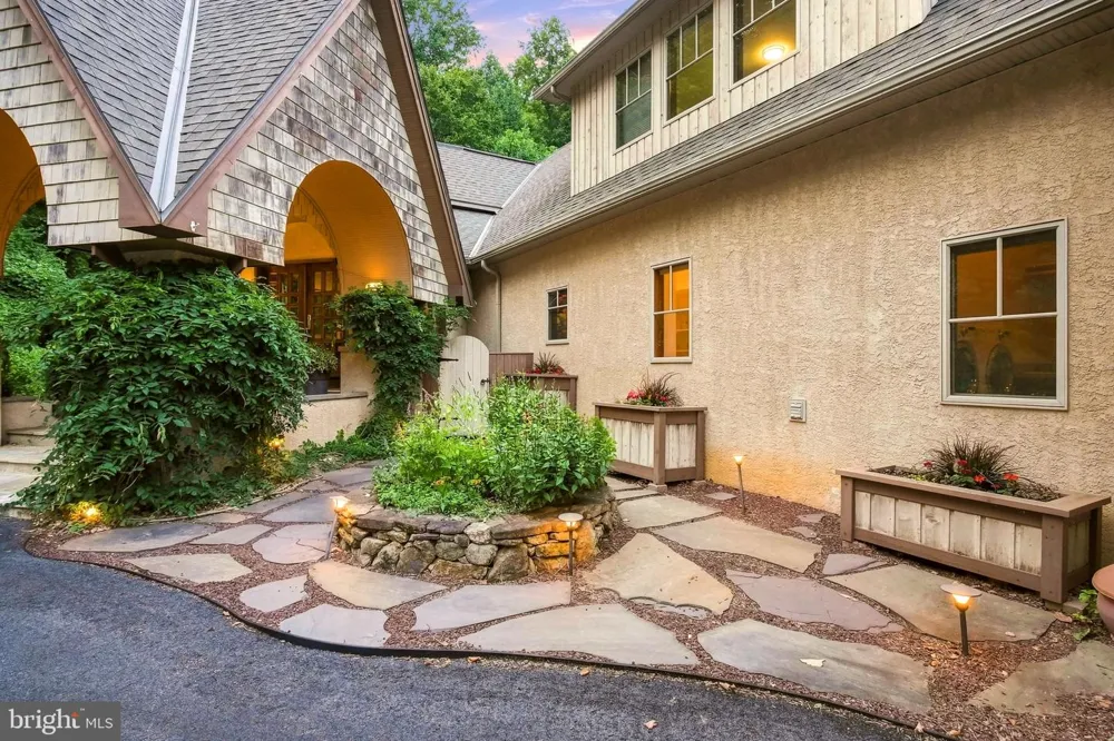 1741 HILLTOP ROAD Spring City, PA 19475