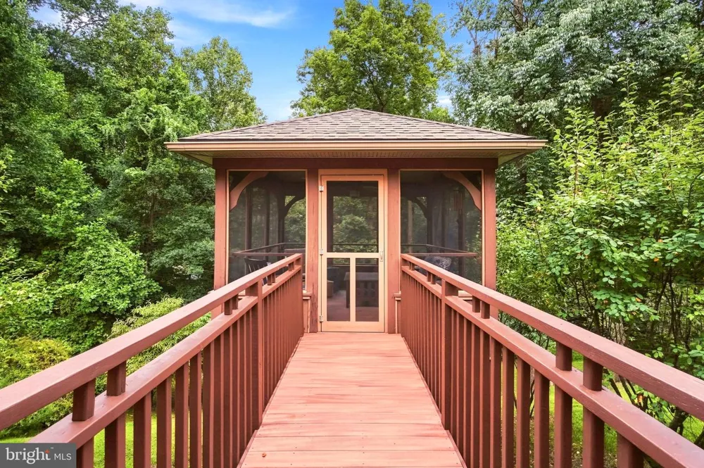 1741 HILLTOP ROAD Spring City, PA 19475