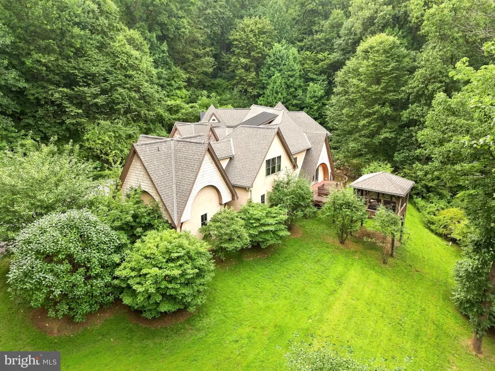 1741 HILLTOP ROAD Spring City, PA 19475
