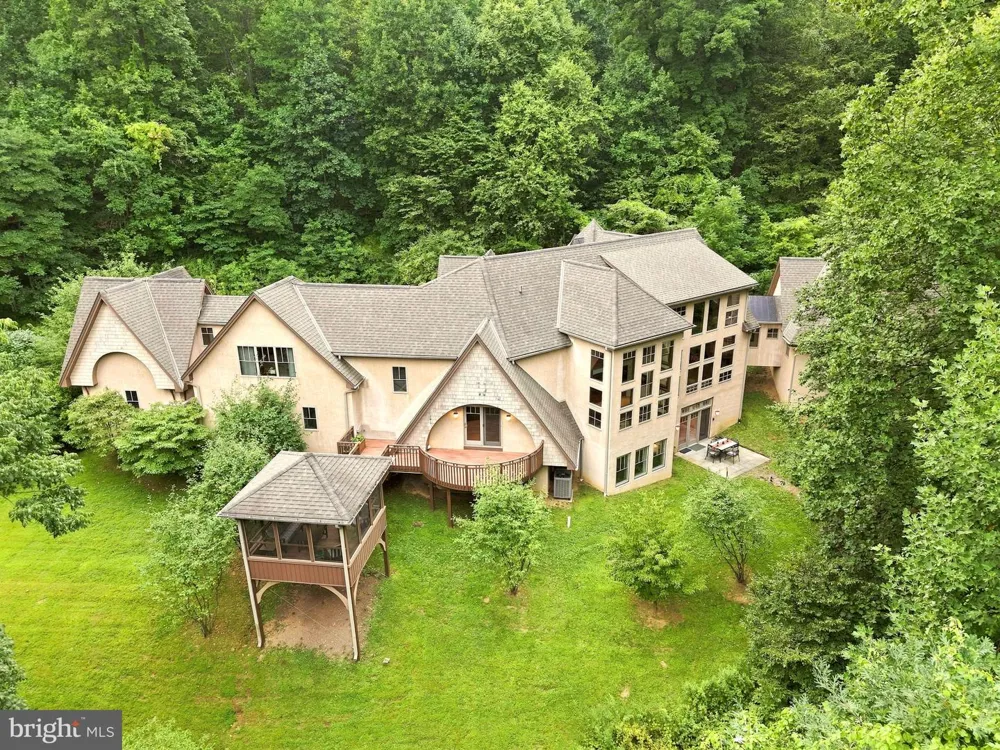 1741 HILLTOP ROAD Spring City, PA 19475