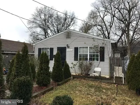 1304 DOEWOOD LANE