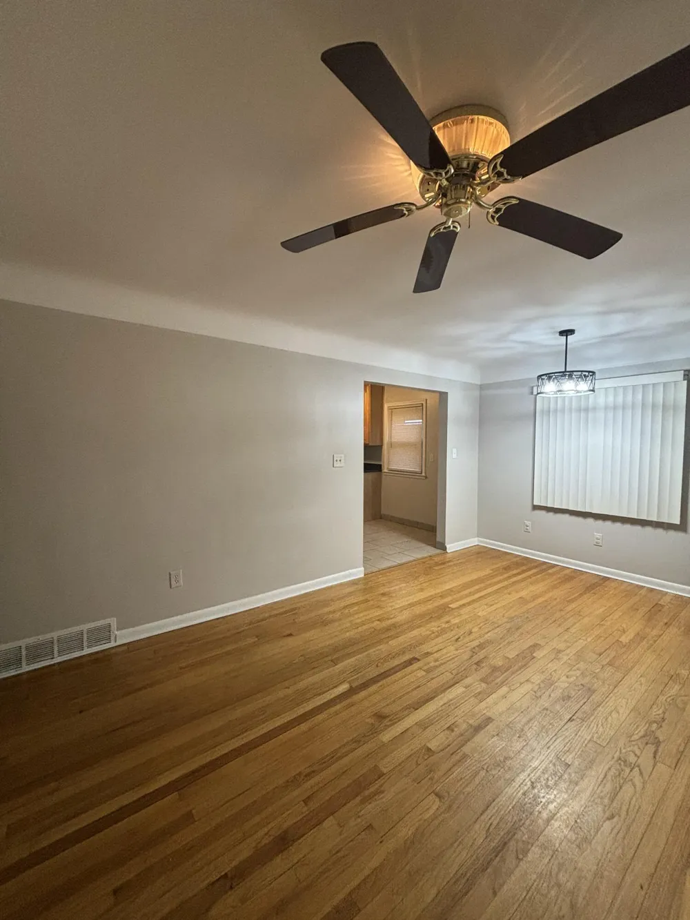 12116 Columbia Avenue Redford, MI 48239