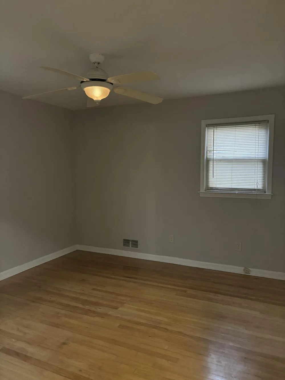 12116 Columbia Avenue Redford, MI 48239