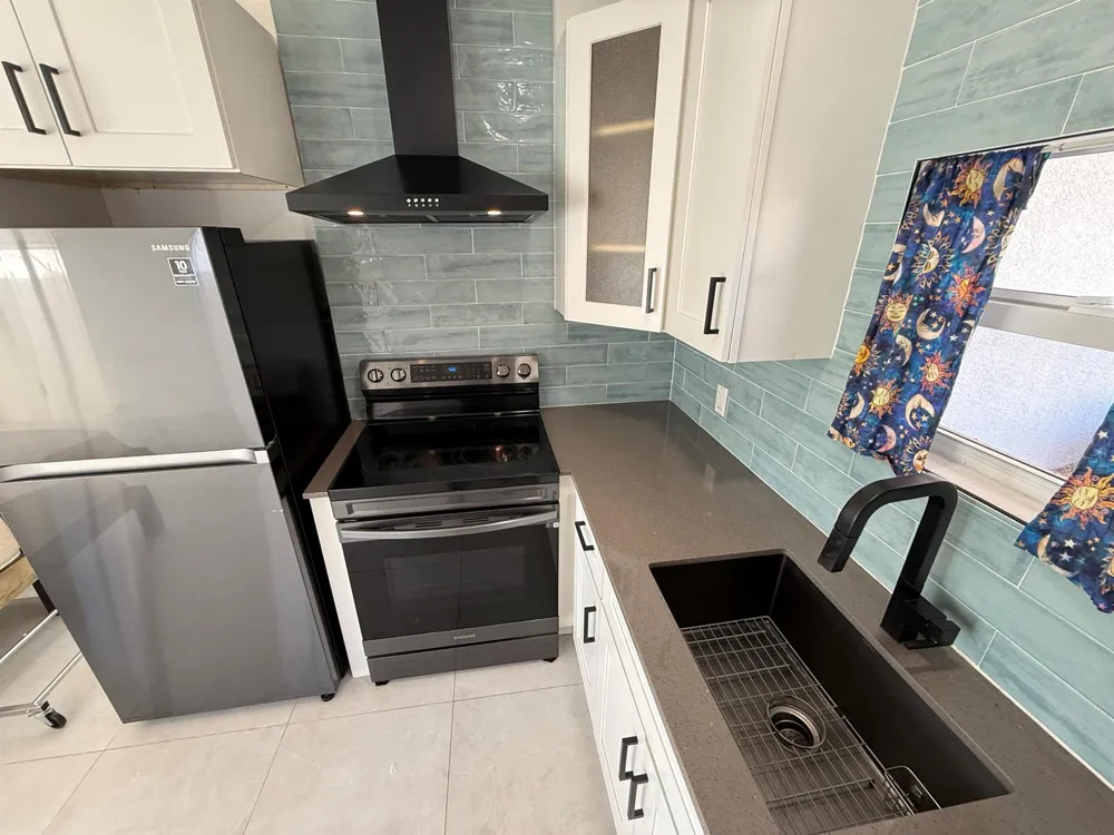 5814 SE ORANGE BLOSSOM TRAIL S #B Hobe Sound, FL 33455