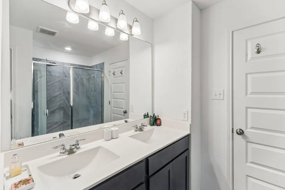 4318 Admirals Bend San Antonio, TX 78109
