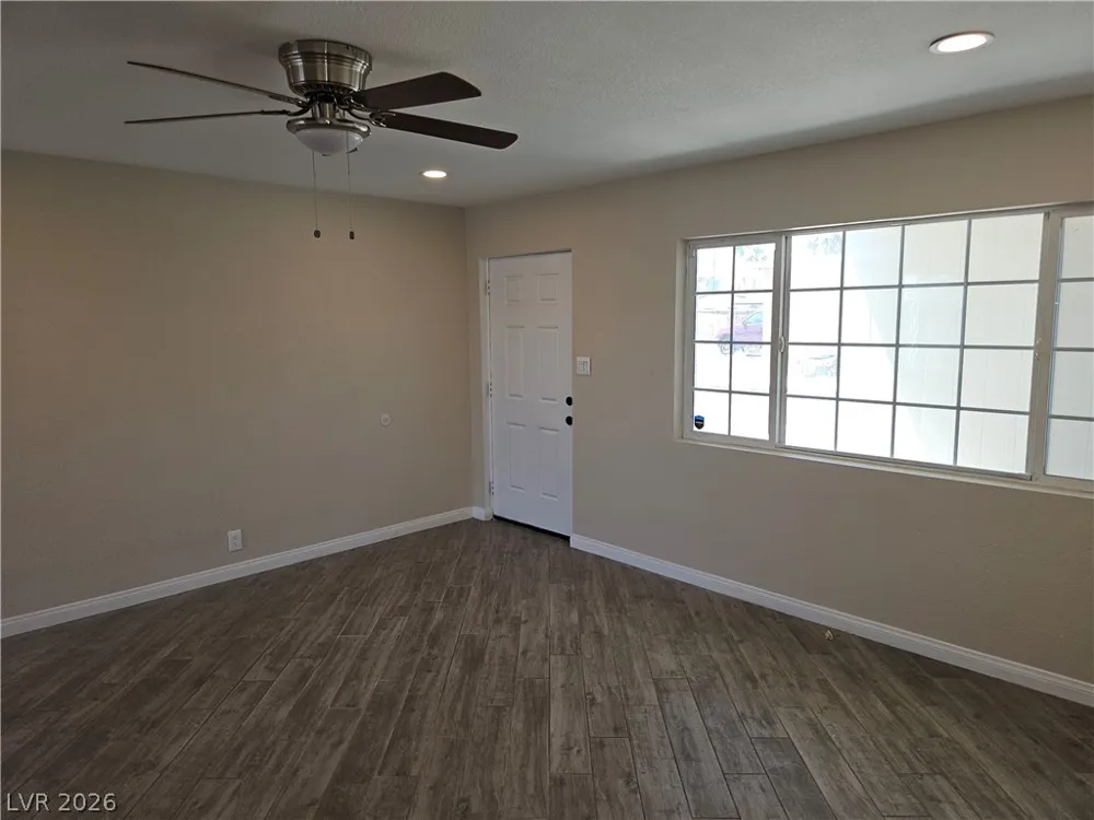 1074 King Richard Avenue Las Vegas, NV 89119