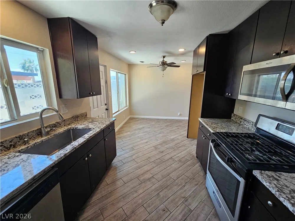 1074 King Richard Avenue Las Vegas, NV 89119
