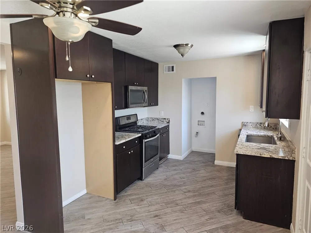 1074 King Richard Avenue Las Vegas, NV 89119