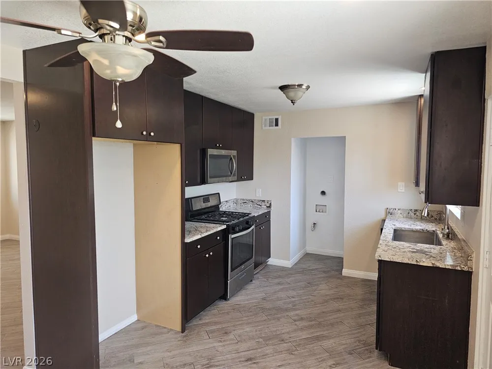 1074 King Richard Avenue Las Vegas, NV 89119