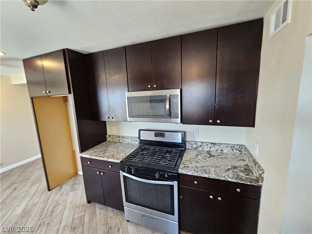 1074 King Richard Avenue Las Vegas, NV 89119