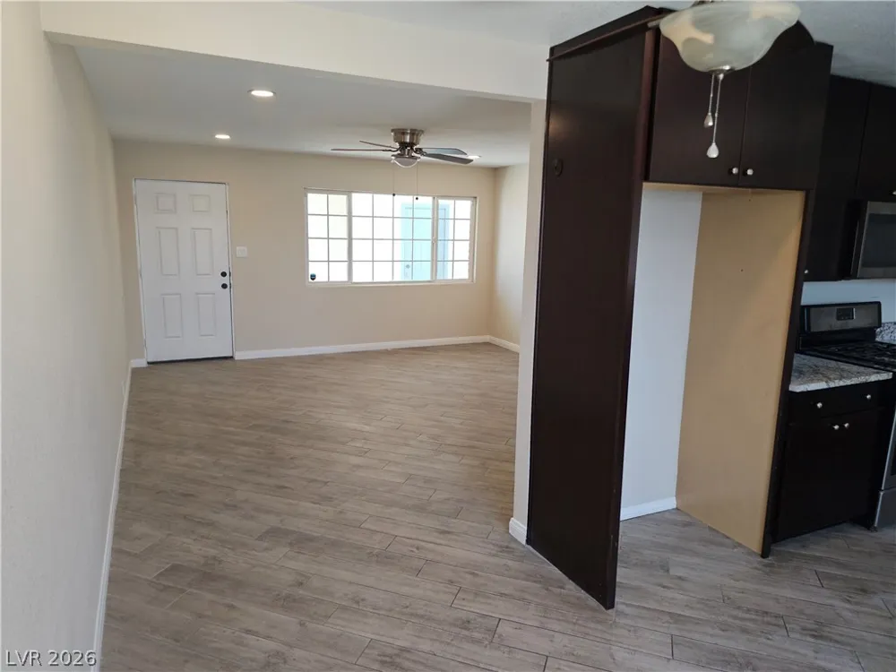 1074 King Richard Avenue Las Vegas, NV 89119