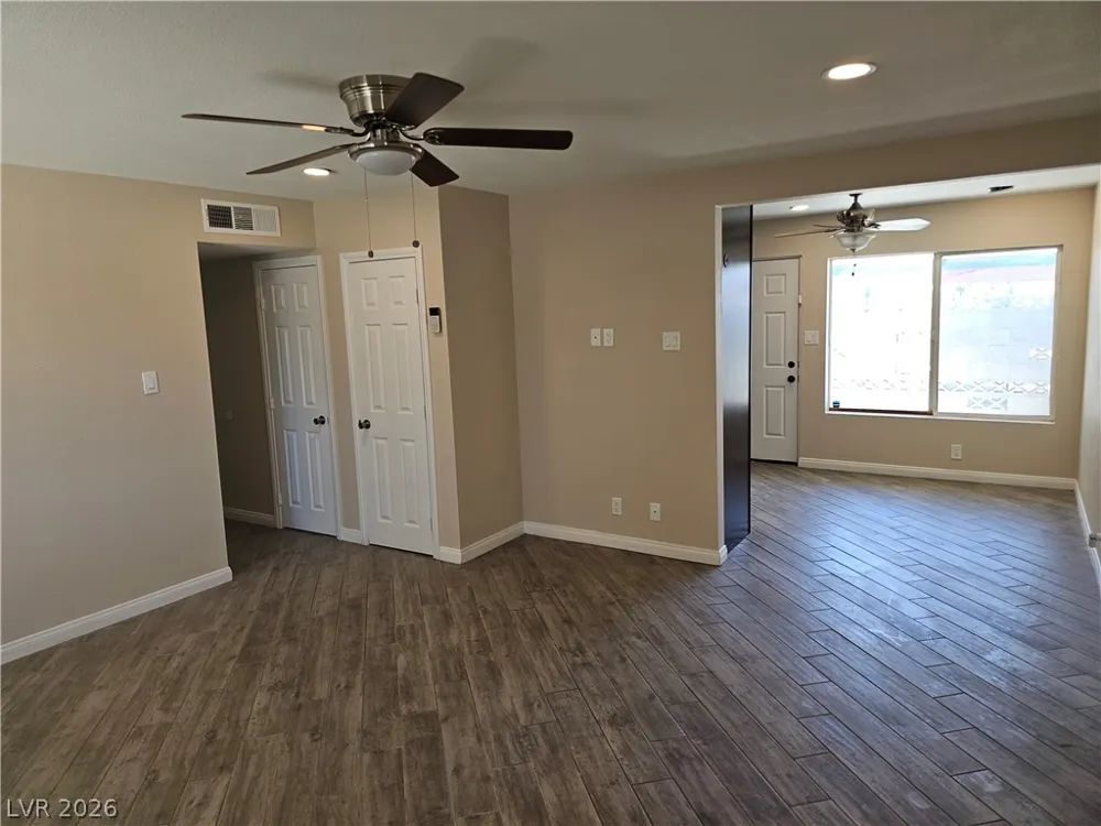 1074 King Richard Avenue Las Vegas, NV 89119