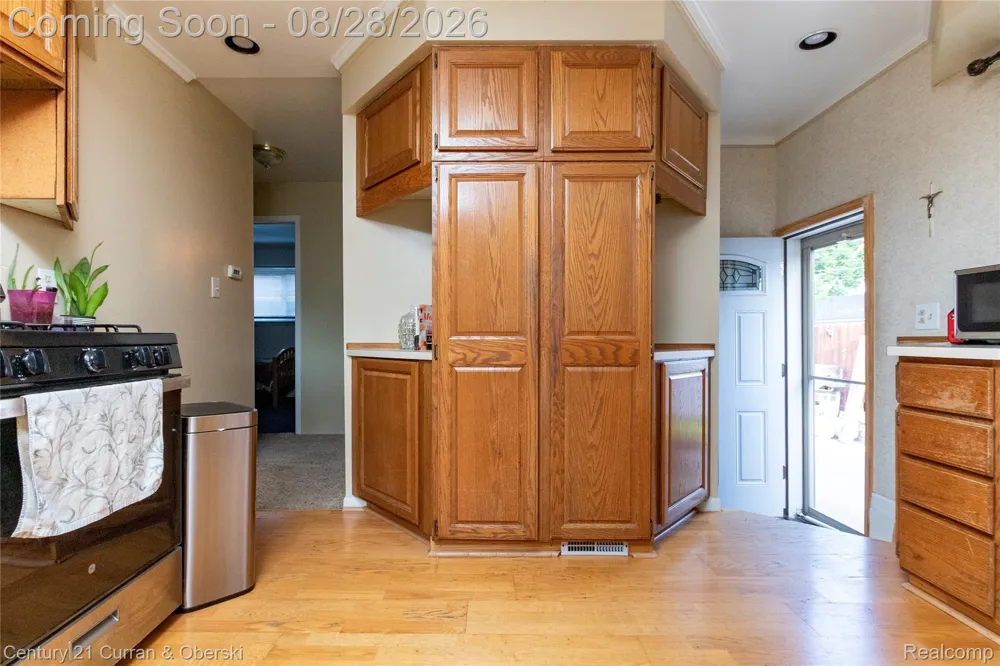 5635 Clippert Street Dearborn Heights City, MI 48125