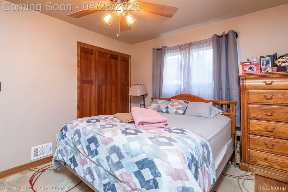 5635 Clippert Street Dearborn Heights City, MI 48125