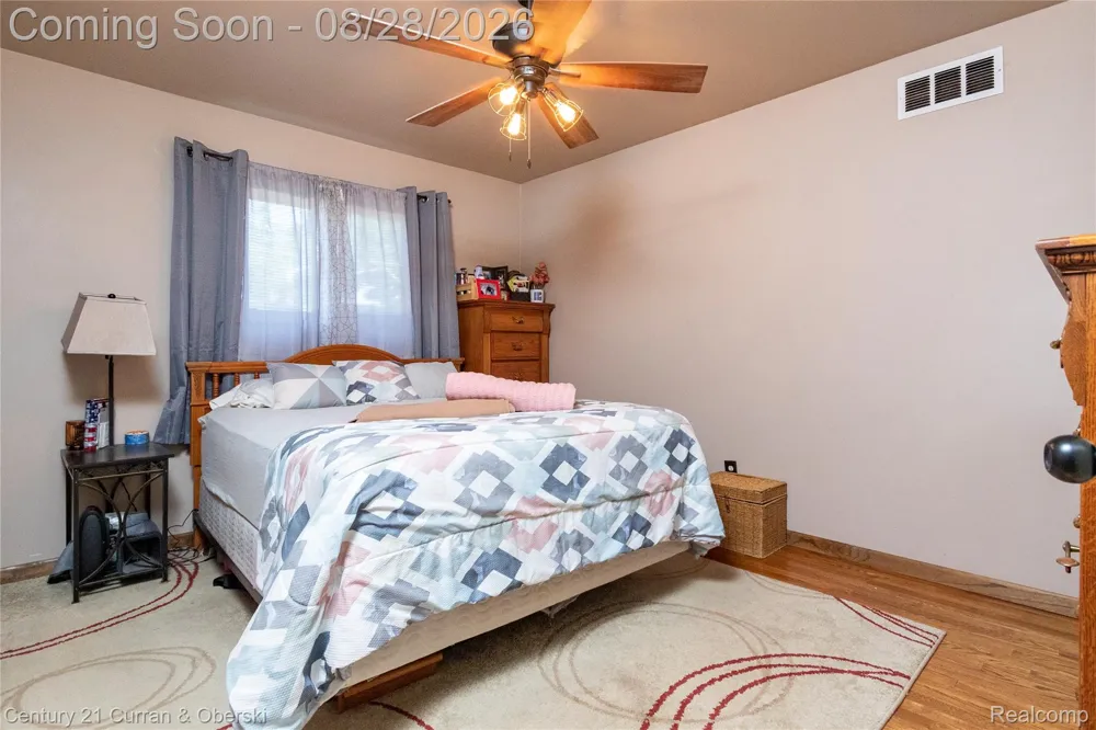 5635 Clippert Street Dearborn Heights City, MI 48125