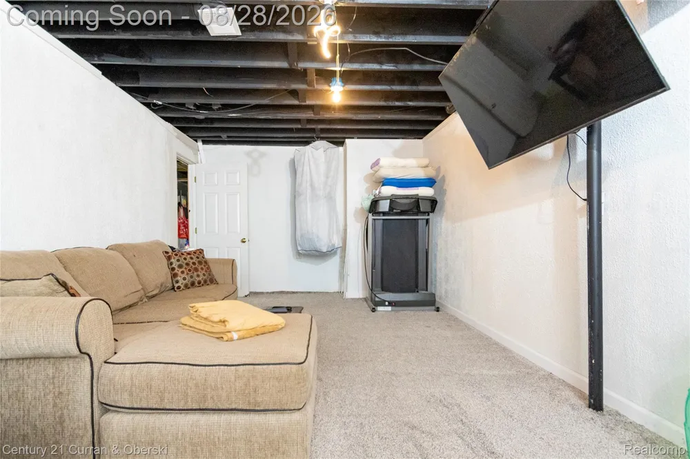 5635 Clippert Street Dearborn Heights City, MI 48125