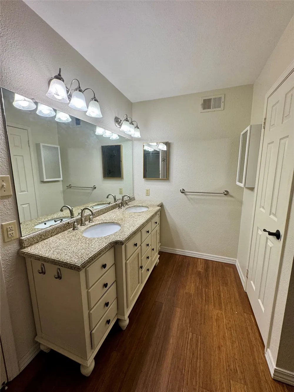 2070 Vista Drive Lewisville, TX 75067