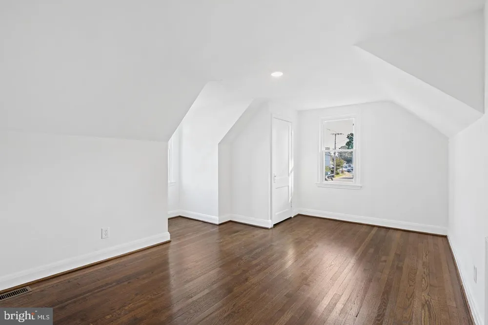 423 INGLESIDE AVENUE Baltimore, MD 21228