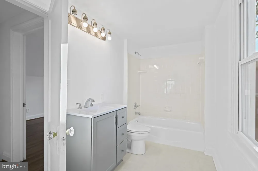 423 INGLESIDE AVENUE Baltimore, MD 21228