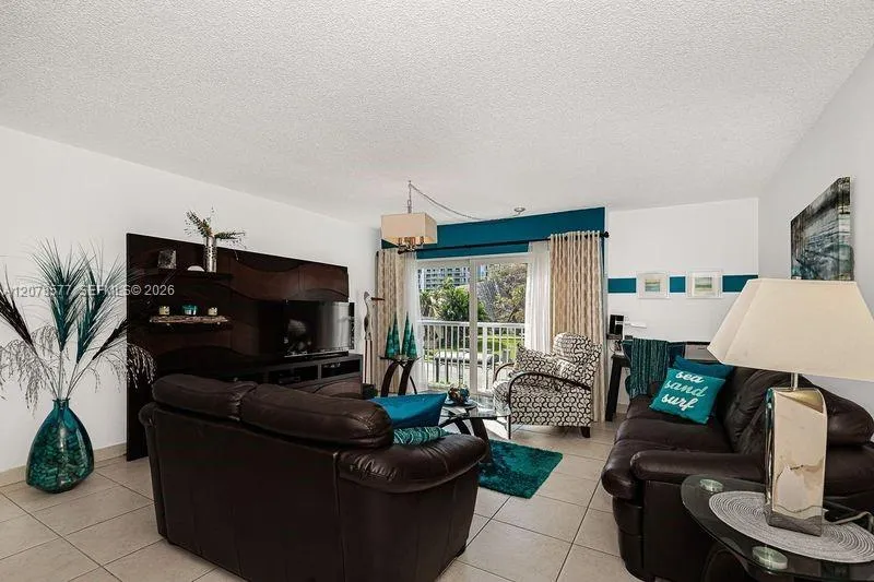 17800 Atlantic Blvd #203 Sunny Isles Beach, FL 33160