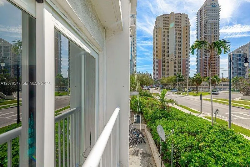 17800 Atlantic Blvd #203 Sunny Isles Beach, FL 33160