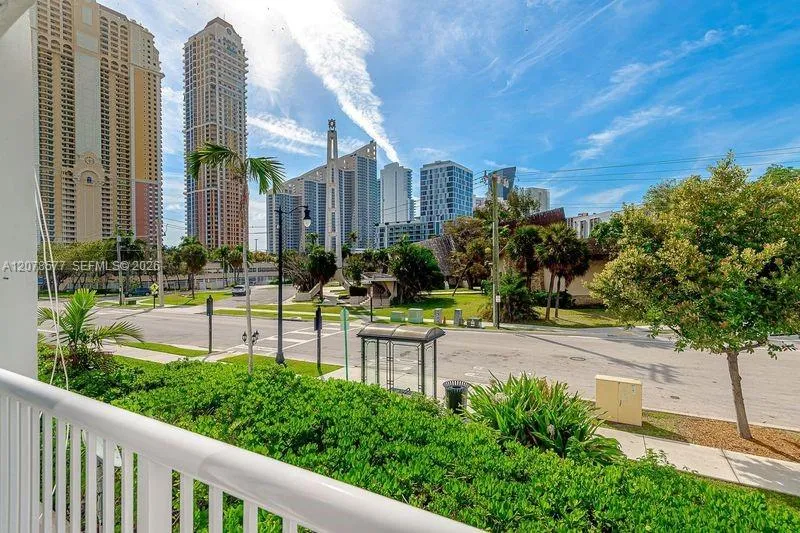 17800 Atlantic Blvd #203 Sunny Isles Beach, FL 33160