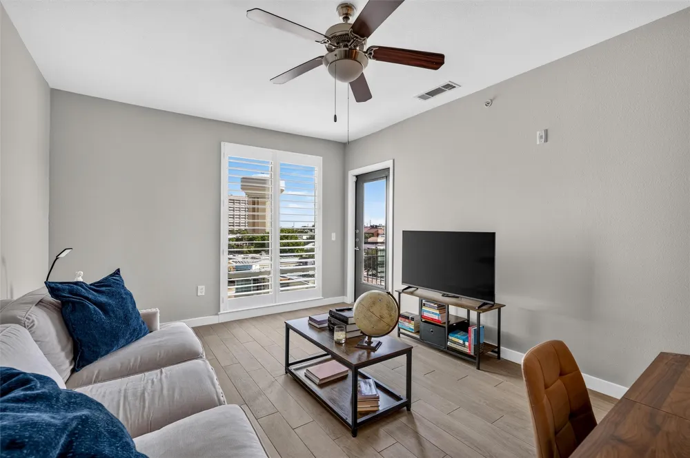 5609 Smu Boulevard #512 Dallas, TX 75206
