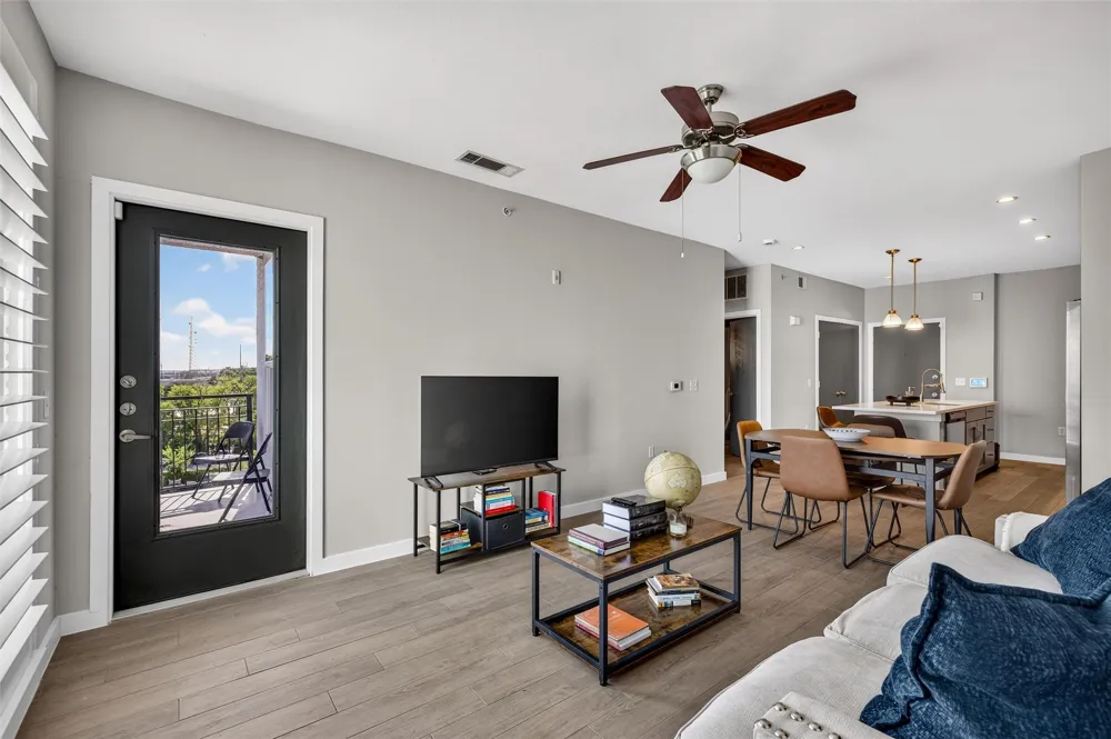 5609 Smu Boulevard #512 Dallas, TX 75206