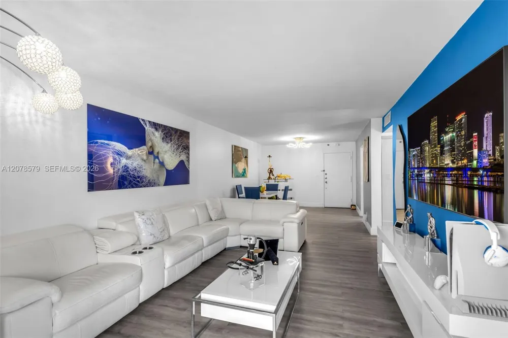1825 W 44th Pl #401 Hialeah, FL 33012