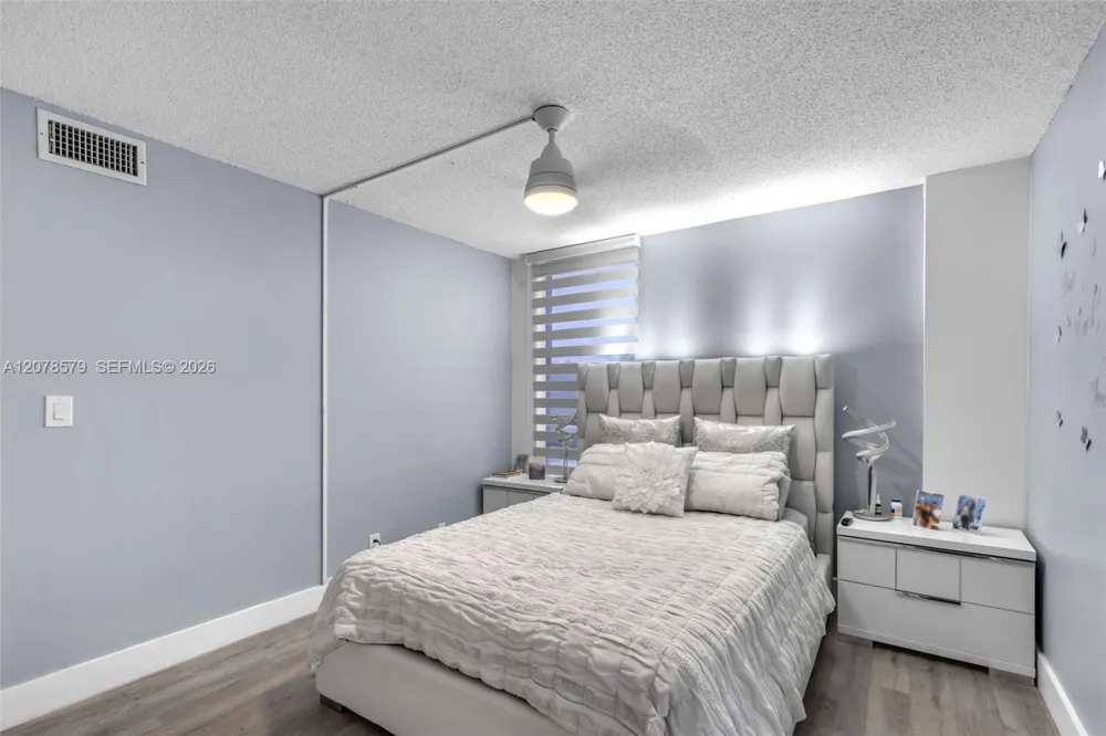 1825 W 44th Pl #401 Hialeah, FL 33012