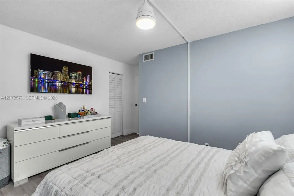 1825 W 44th Pl #401 Hialeah, FL 33012
