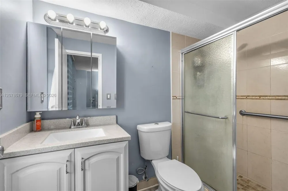 1825 W 44th Pl #401 Hialeah, FL 33012